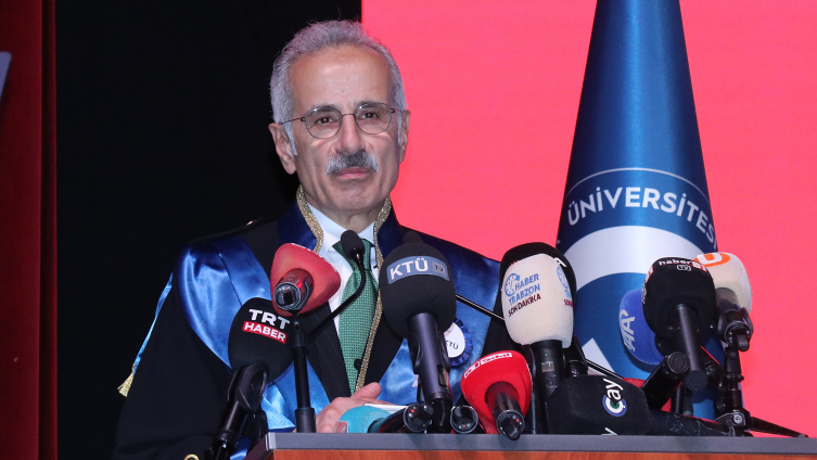 Bakan Uraloğlu'na Karadeniz Teknik Üniversitesince fahri doktora ünvanı verildi